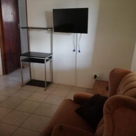 Hunters Self Catering Apartment East London Bagian luar foto