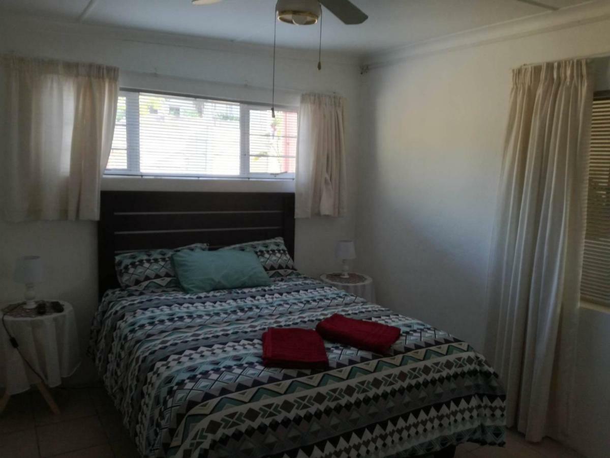 Hunters Self Catering Apartment East London Bagian luar foto