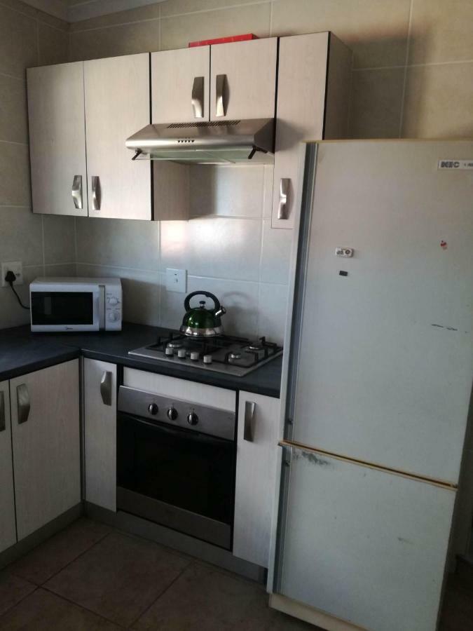 Hunters Self Catering Apartment East London Bagian luar foto