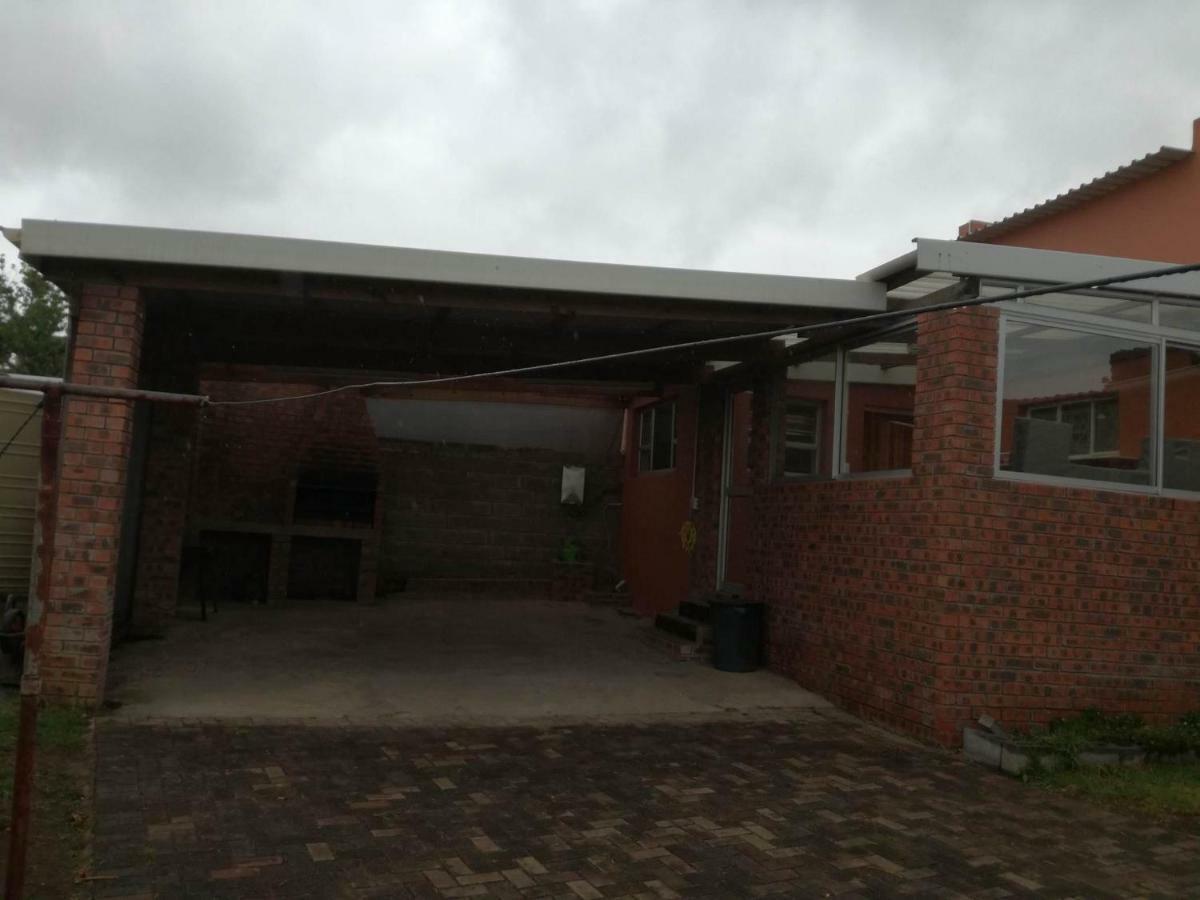 Hunters Self Catering Apartment East London Bagian luar foto